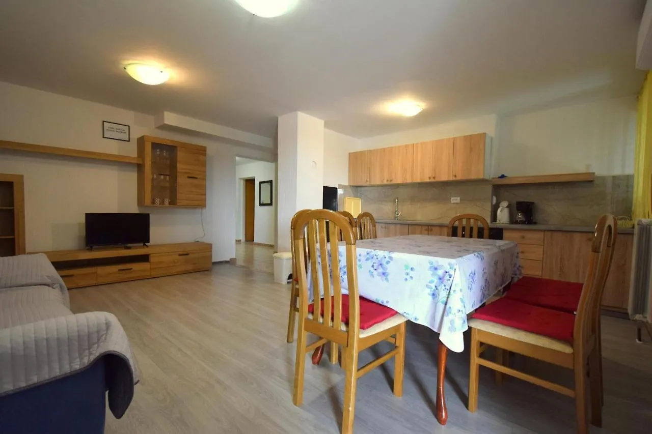 Apartments Angie Njivice
