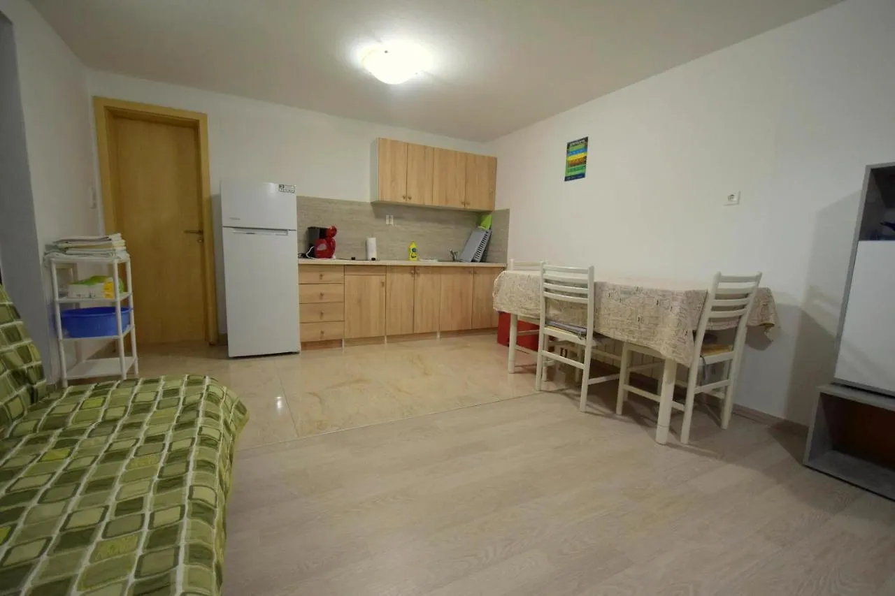 Apartments Angie Njivice Croatia
