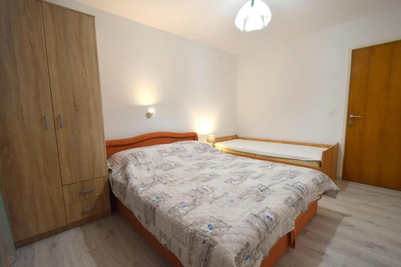 Apartments Angie Njivice Croatia