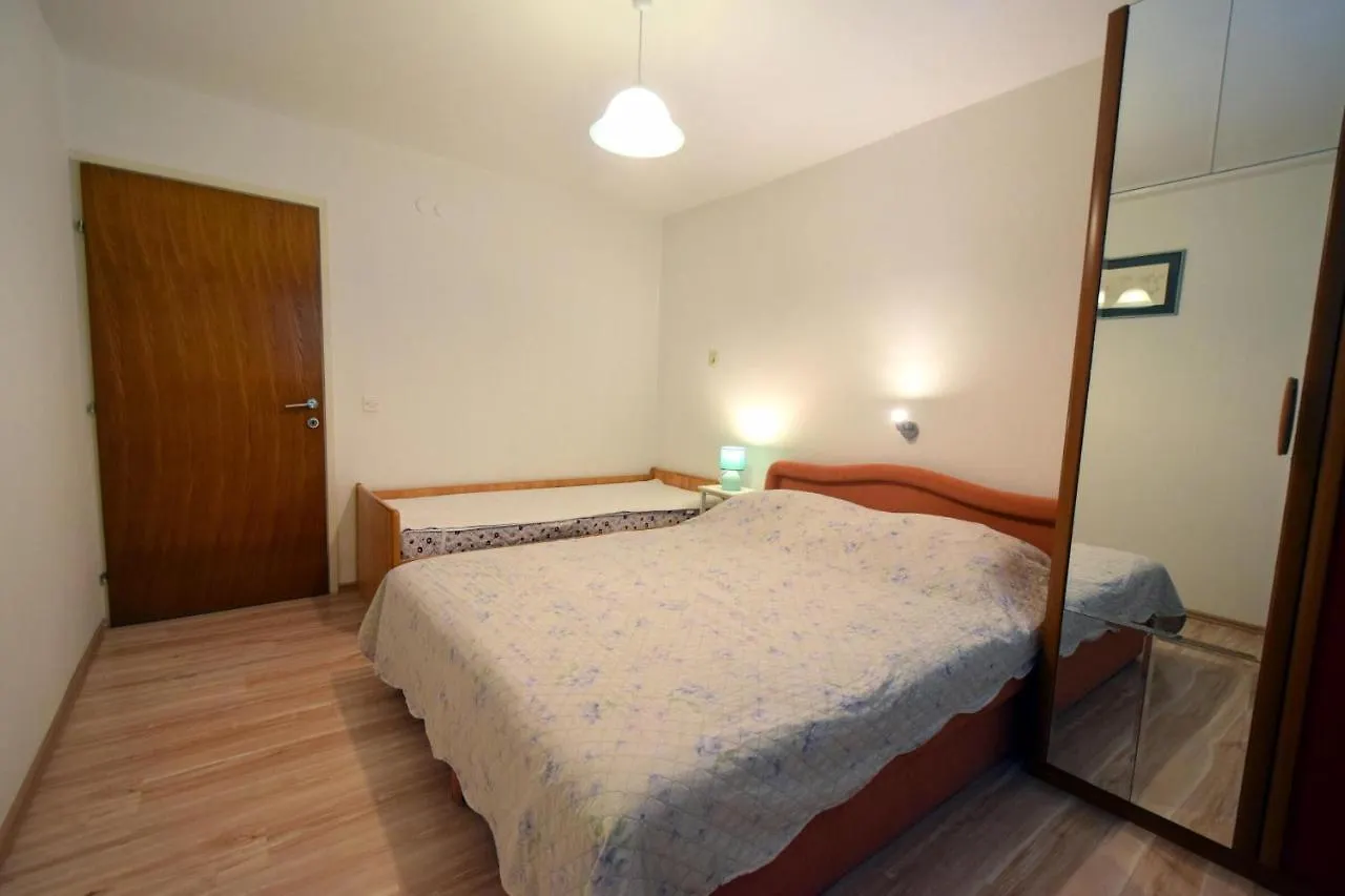 Apartments Angie Njivice