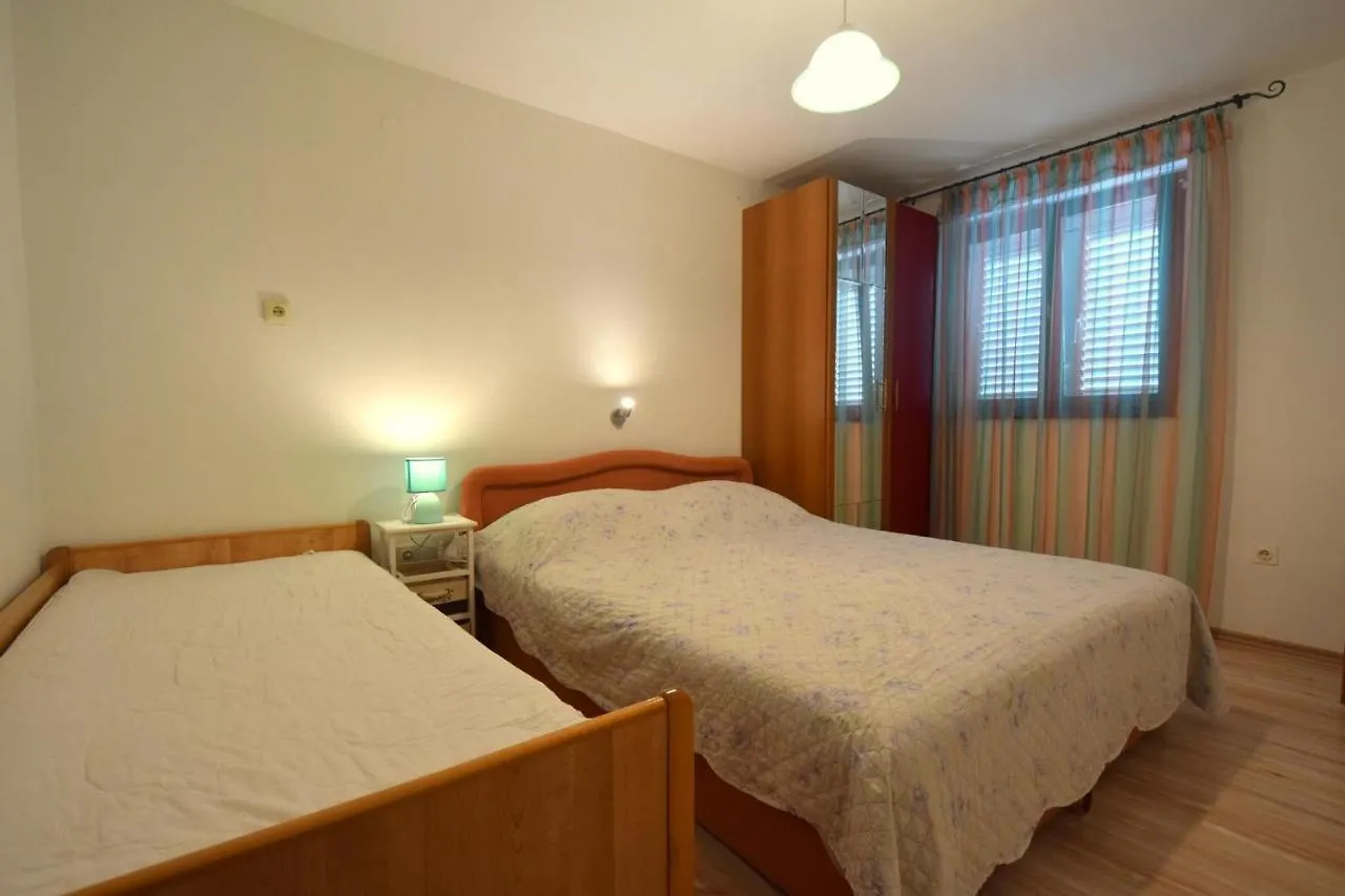 Apartments Angie Njivice