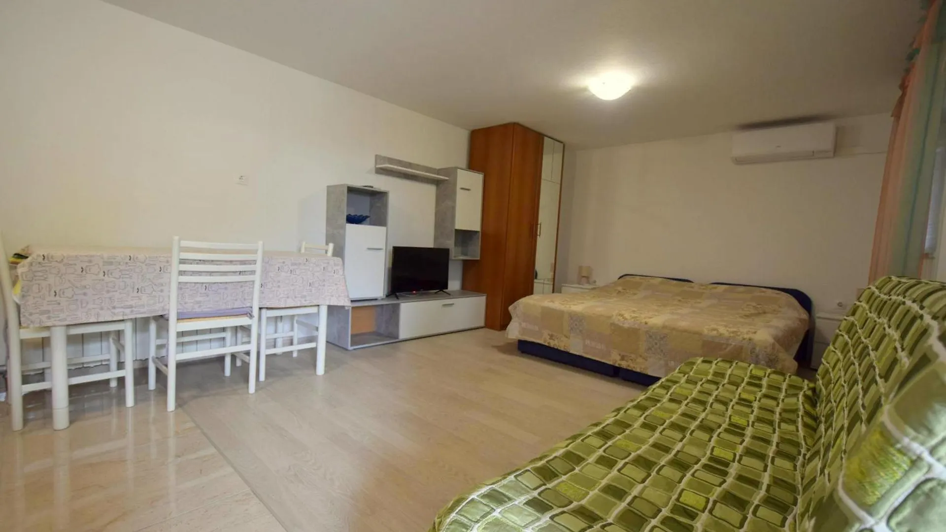 Apartments Angie Njivice Croatia