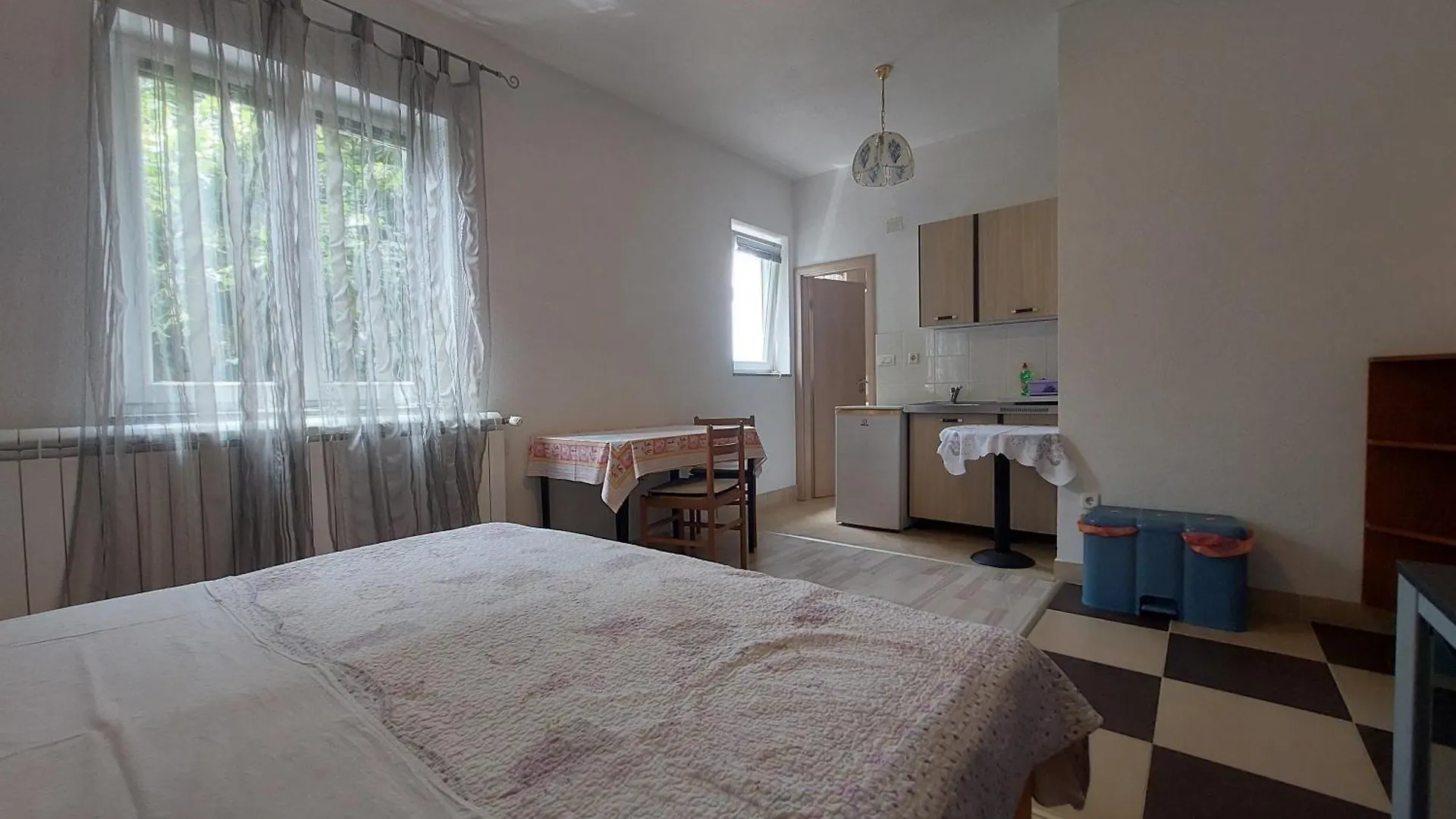 Apartments Angie Njivice